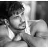 Sidharth Malhotra’s dreamy picture will make you drool