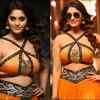 Jaw-dropping poses in a drool-worthy outfit