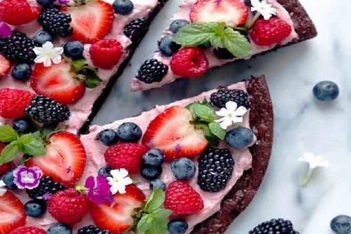 Chocolate Brownie Pizza with Mixed Berries