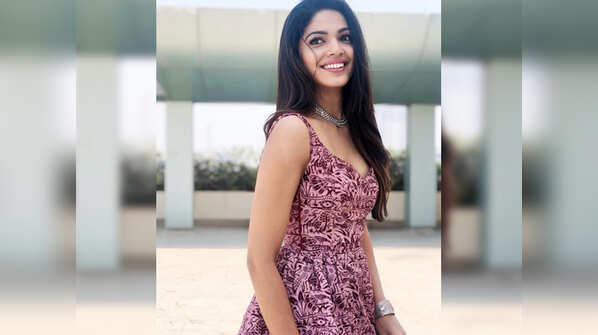 Pooja Sawant looks like an absolute diva in her latest clicks