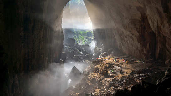 Hang Son Doong Cave, the world's largest cave in Vietnam