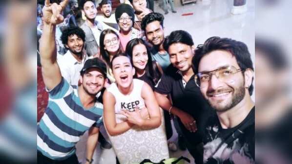 Nia Sharma, Arjun Bijlani and the cast enjoy at the wrap-up party of Ishq Mein Marjawan; see pics