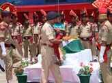 Srinagar SSP breaks down as he carries son of martyred SHO at wreath-laying ceremony 