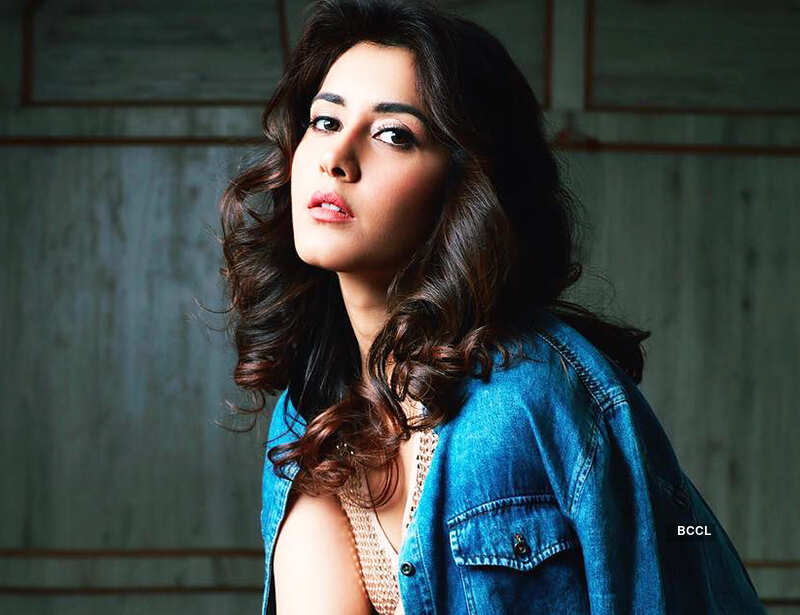 Beautiful photoshoot pictures of Raashi Khanna