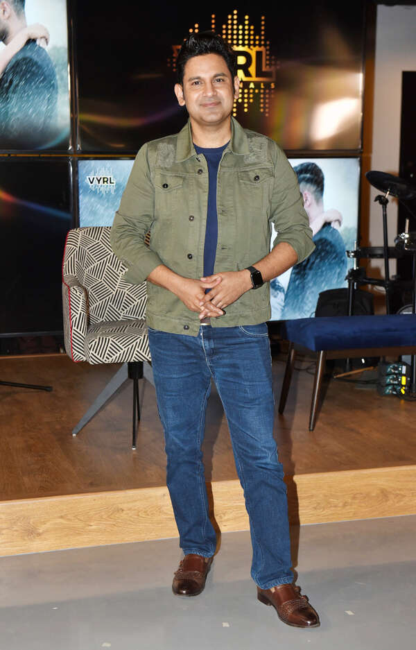 Manoj Muntashir Photos