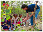 Sushil feeds and educates slum children daily​