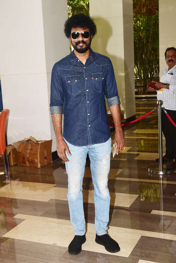Dinesh Prabhakar Photos