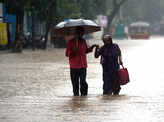 Heavy downpour leads to waterlogging, traffic jam in Mumbai