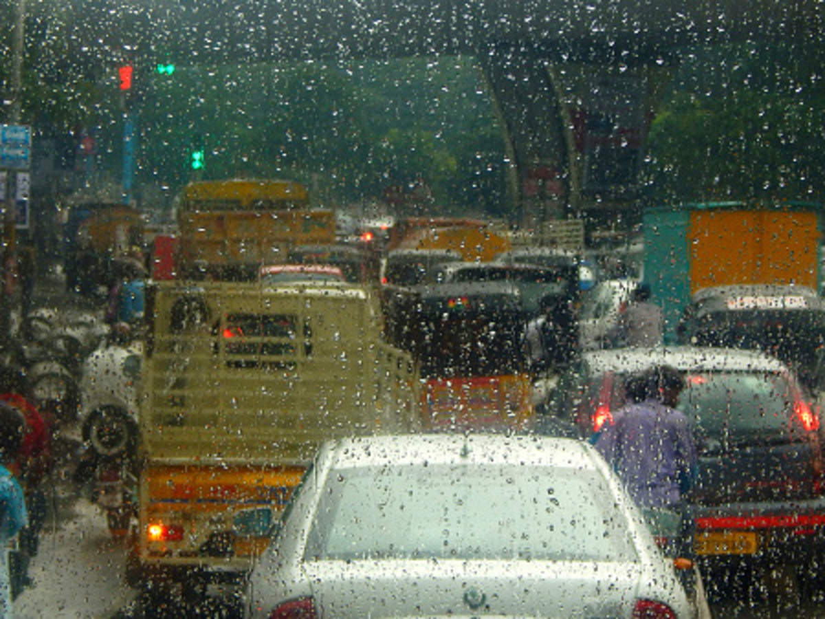 Mumbai rain: Downpour to continue, life disrupted with floods and ...