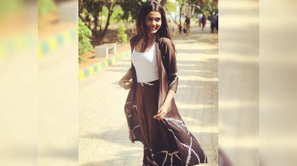 Pooja Sawant shows off her stylish side in her latest Instagram picture