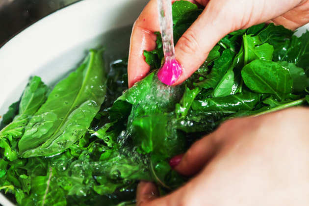 washing spinach