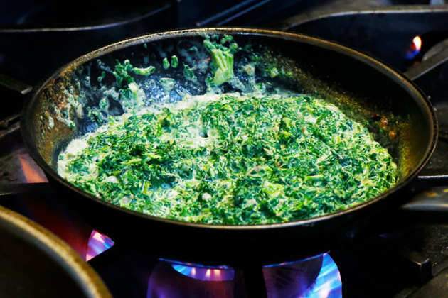Cooking-spinach-puree