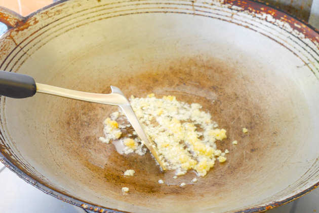 Frying-garlic