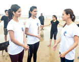 Independence Day Special: Beauty queens cleanup Juhu beach