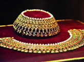 Gold continues bull run, nears Rs 39,000 mark 