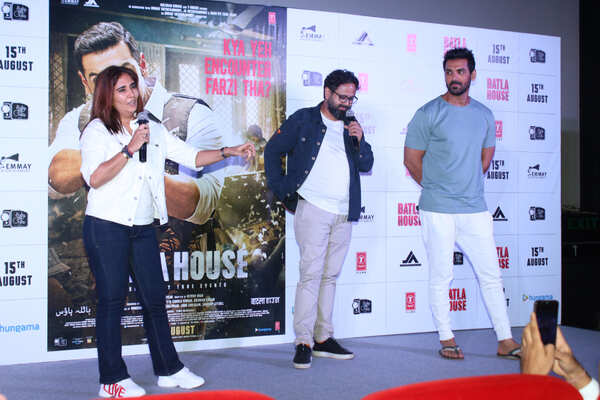 Monisha Advani Photos