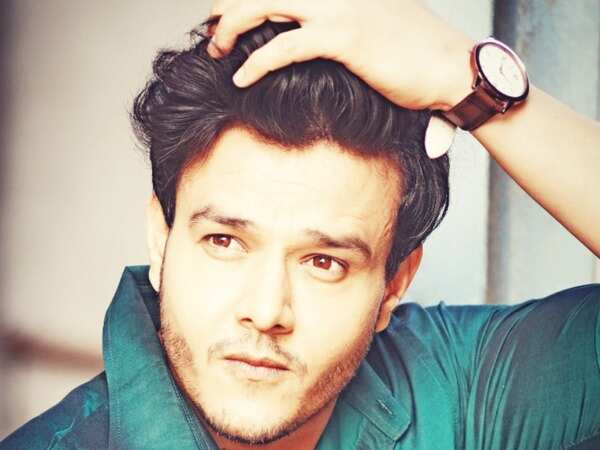 Aniruddh Dave Stills