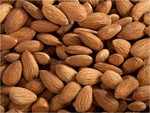 Raw almonds