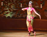 Abyukta Manikandan's Bharatanatyam Arangetram turns out to be a starry affair