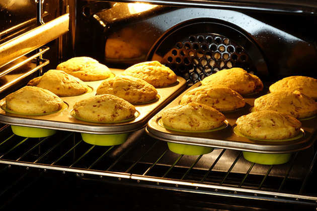 baking-apple-muffins