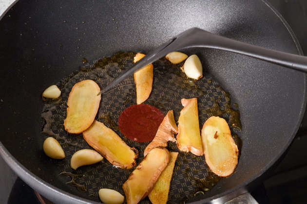 Stir-frying-ginger