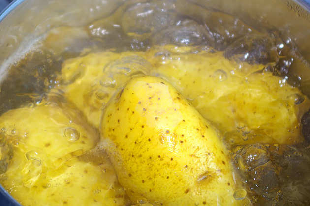 Boiling-potatoes