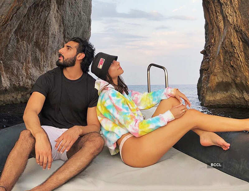 Cosy pictures of Suniel Shetty's son Ahan & girlfriend Tania Shroff go viral
