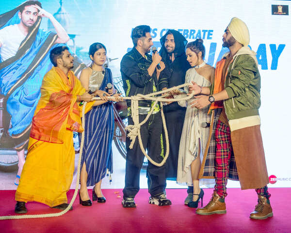 Nidhi Bisht Images