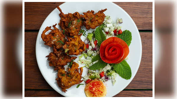 Hot oil in pakoda batter