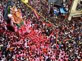 Ganesh Visarjan: Heart-warming pictures of devotees bidding farewell to Ganpati Bappa