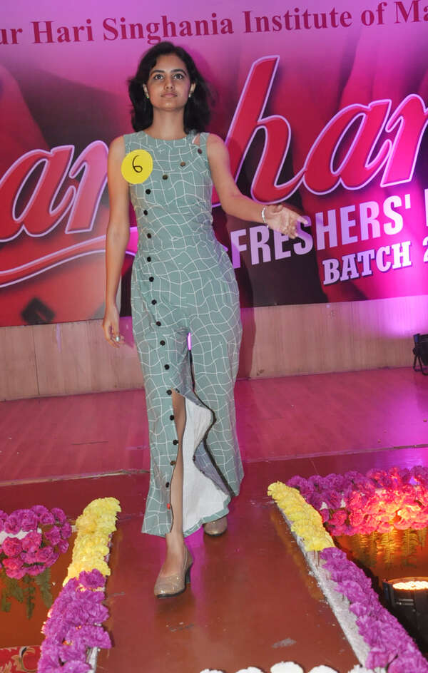 Ayushi Gupta Photos