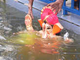 Tragic pictures as boat capsizes during Ganpati Visarjan in Bhopal