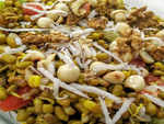 Crunchy sprouts salad