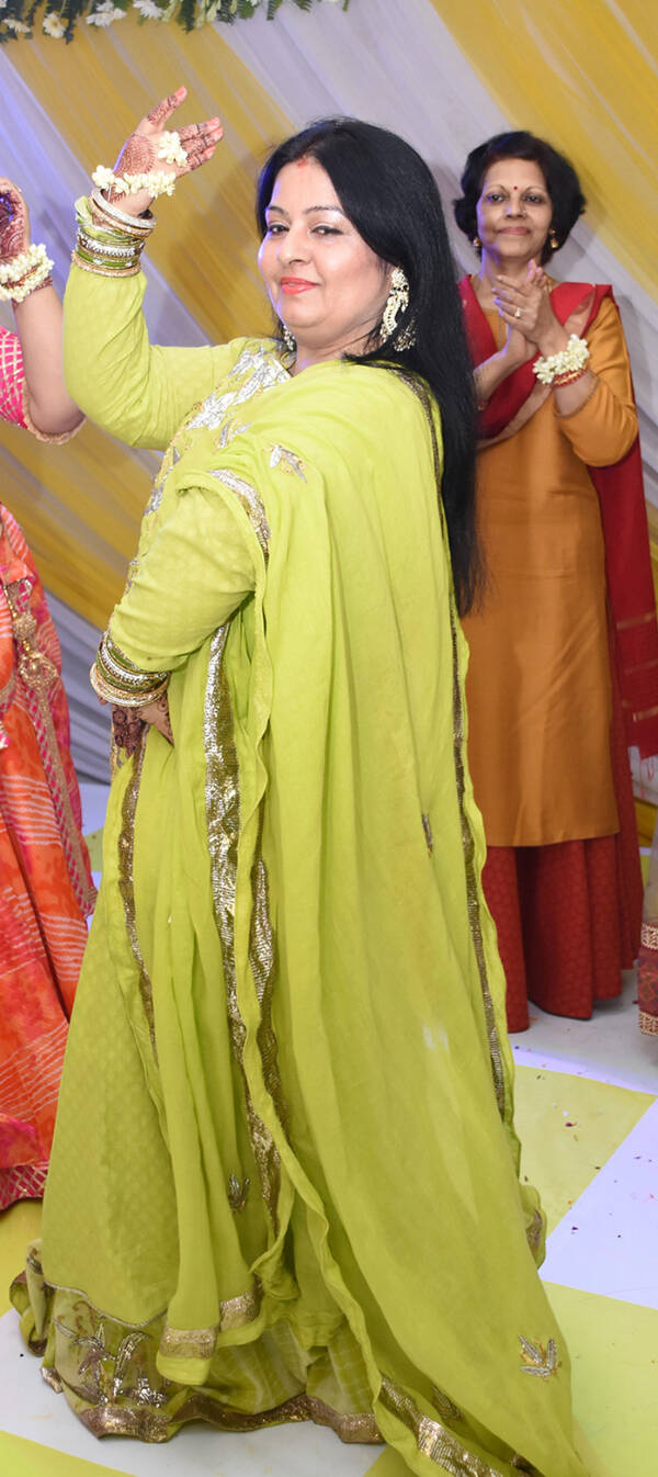 Pooja Thakur Images