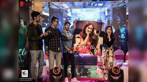 Monali Thakur’s maiden Bengali single ‘Dugga Elo’ released