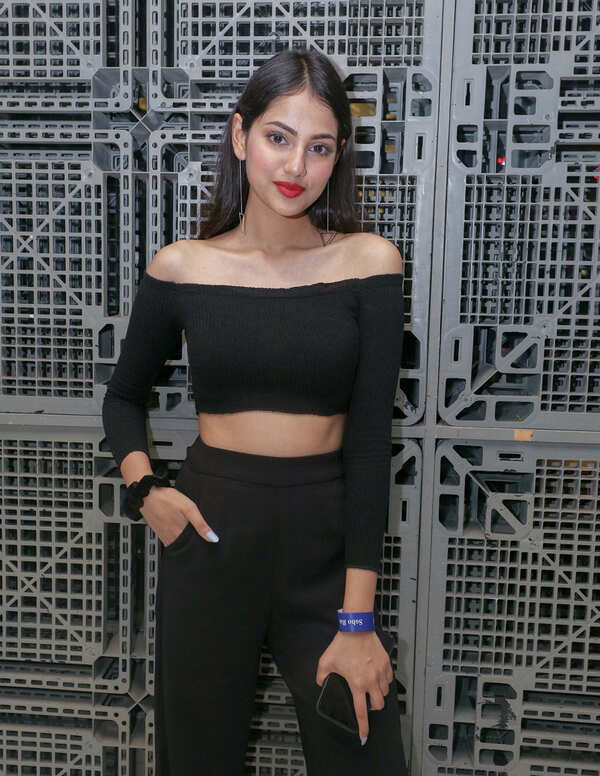 Khushi Hegde Photos