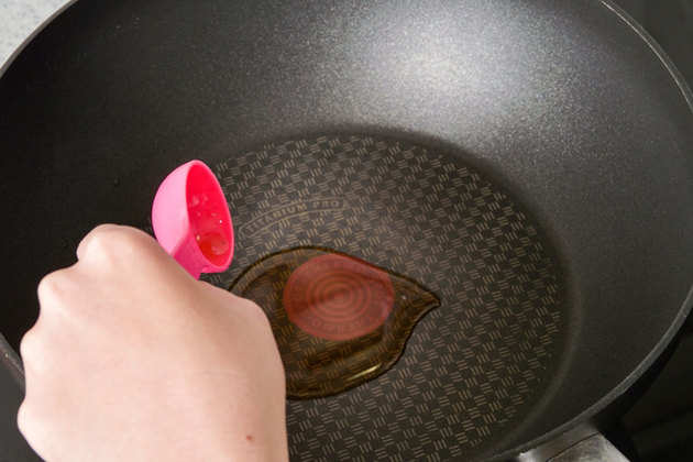 oil-in-pan-for-frying