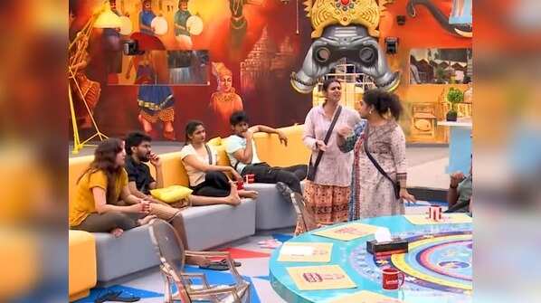 A cold war between Kasthuri and Vanitha