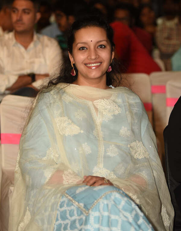renu desai