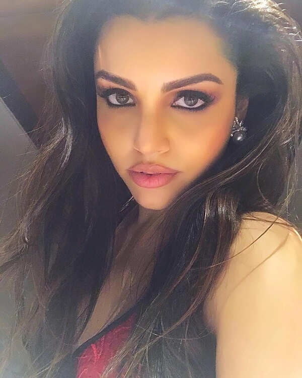 Kyra Dutt Wallpapers