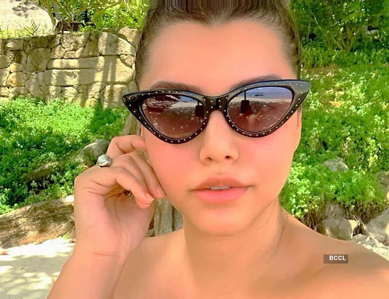 Bengali beauty Kyra Dutt flaunts her beach body, raises temperatures