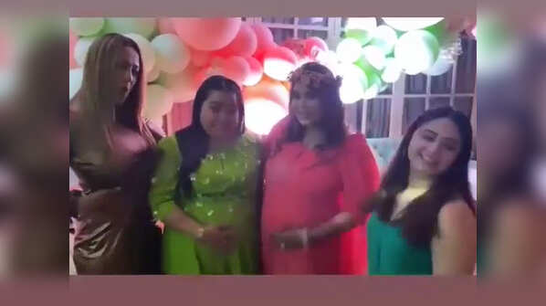 Kapil's close friends attended the bash