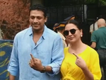 Mahesh Bhupathi and Lara Dutta flaunt their inked fingers
