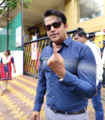 Ravi Kishan flaunts his inked finger