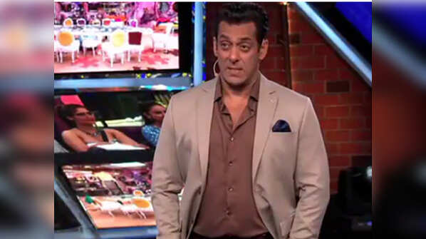 Angry Salman Khan leaves the stage