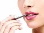 Stops lipstick from bleeding