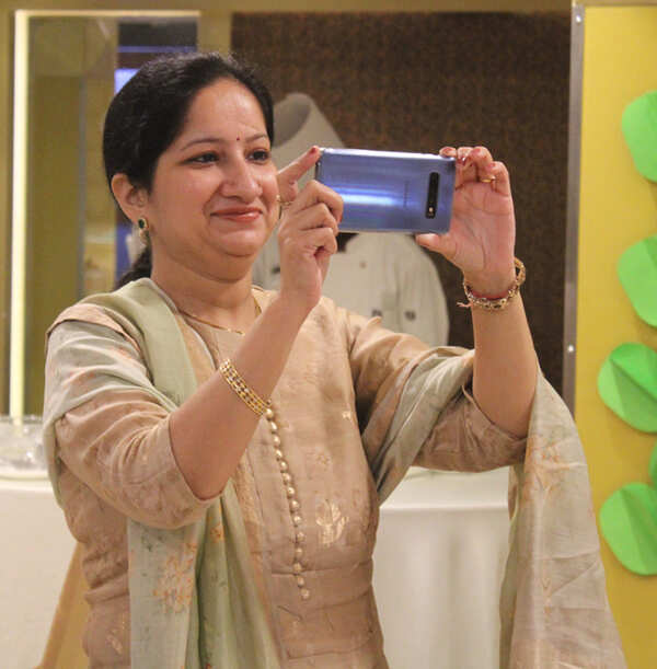 Anubha Pictures