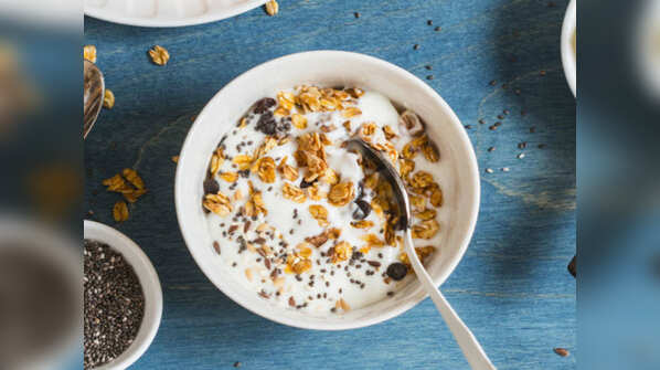 Toasted muesli with almonds and dark chocolate