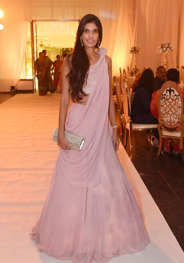 Dharani Photos