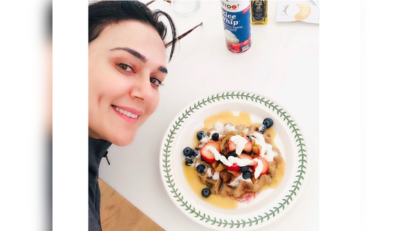 Preity Zinta's morning selfie will brighten up your Monday!